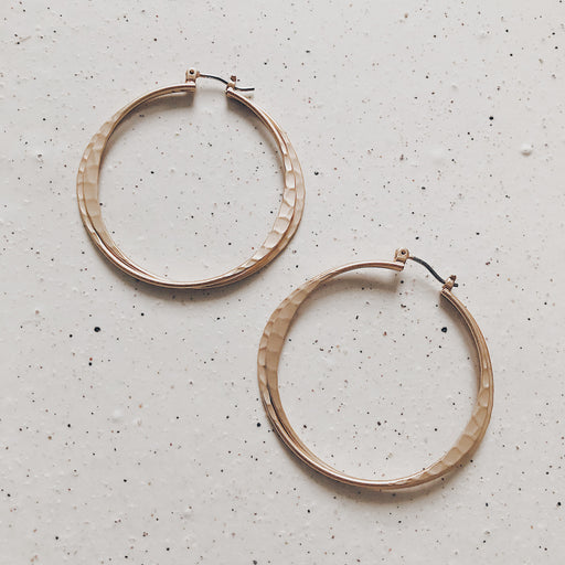 Oletta hammered hoop | Gold