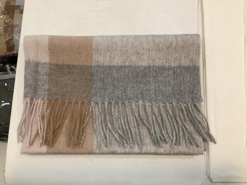 Edna wool scarf