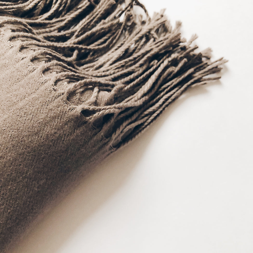 Orna shawl | Pebble