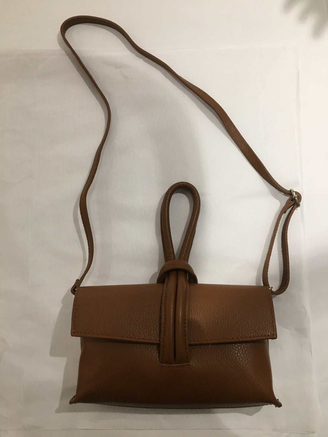 Tita leather crossbody bag | Tan